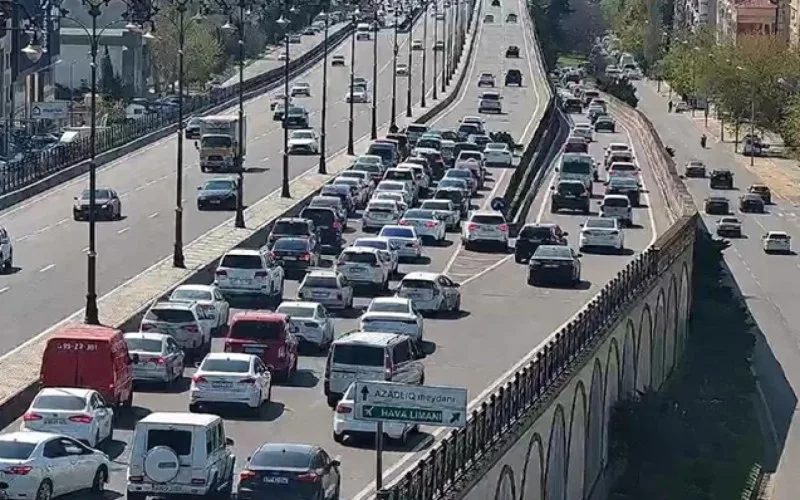 Bakıda qəza sıxlığa səbəb oldu