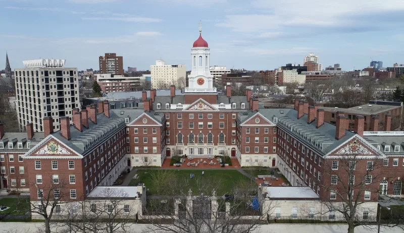 Harvard Universitetinin 2,2 milyard dollarlıq maliyyəsi donduruldu