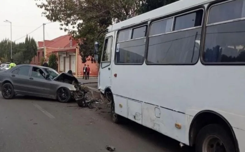 Mikroavtobus aşıb - xəsarət alanlar var