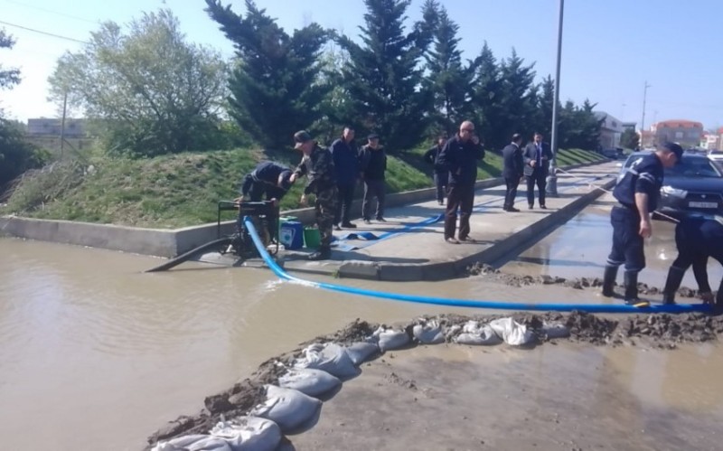 Yağışların yaratdığı fəsadların aradan qaldırılması işləri davam etdirilir