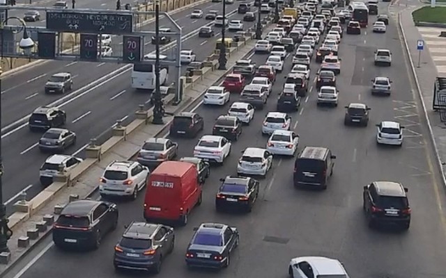 Hazırda bu yollarda sıxlıq var - SİYAHI