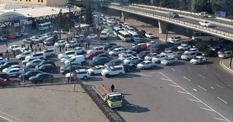 Bakının tıxaclı yolları - SİYAHI