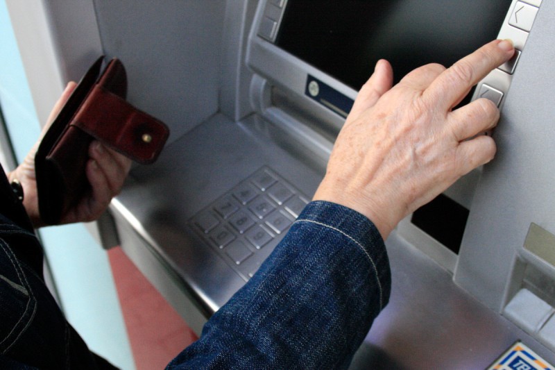 Bank kartından 5 min manat oğurlanıb