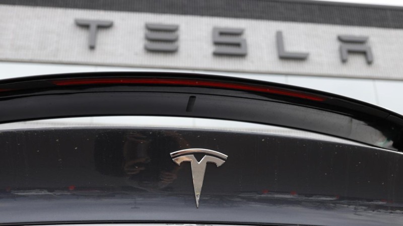 Avropada Tesla satışları birinci rübdə kəskin azalıb