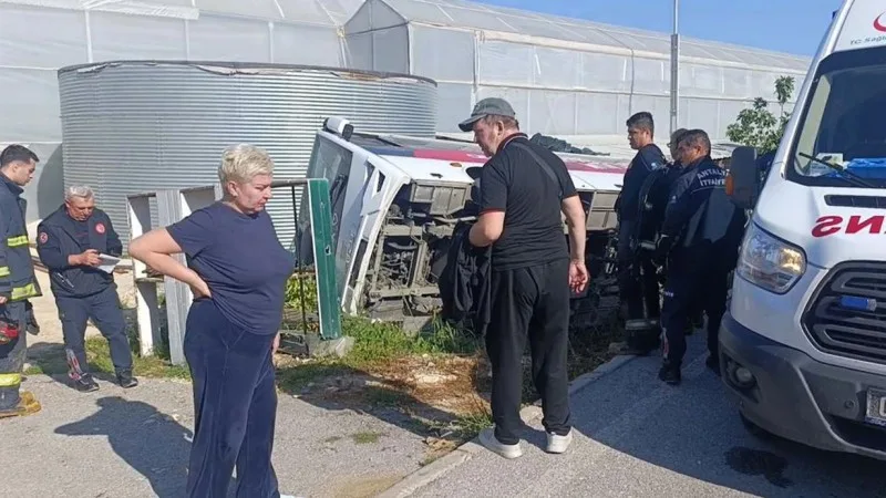 Turist mikroavtobusu aşdı: 19 nəfər...