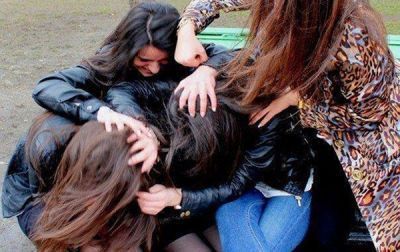 Masallıda məktəbli qızlar şagird yoldaşını döydülər