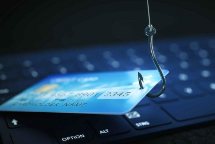 Bank kartlarından daha 30 min manat oğurlandı