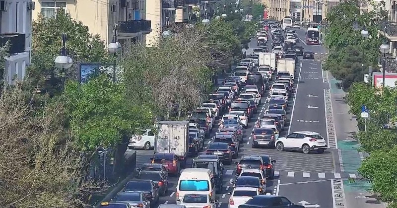 Bakının bu yollarında tıxacdır - SİYAHI