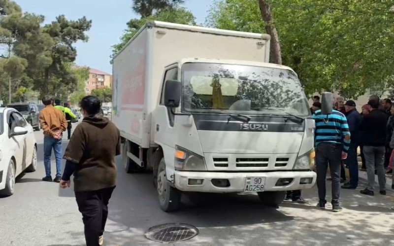 Yük maşını qadın piyadanı vuraraq öldürdü