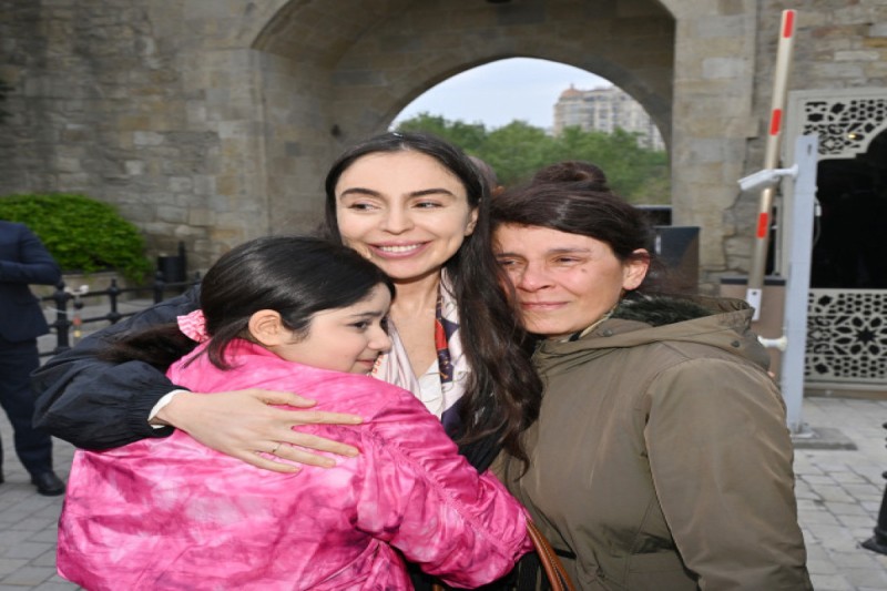 Leyla Əliyeva və Arzu Əliyeva Beynəlxalq Xalça Festivalını ziyarət ediblər - FOTOLAR