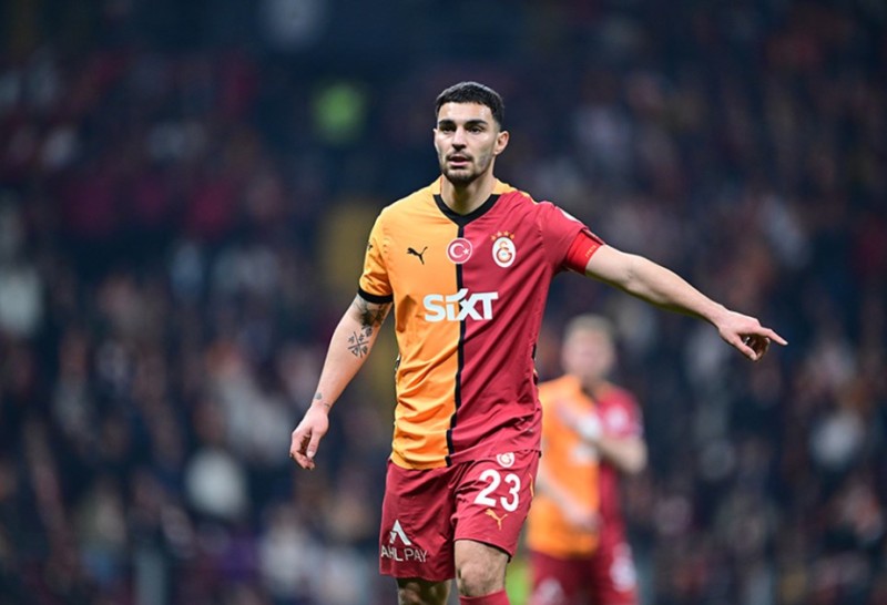 “Qalatasaray” futbolçusu ilə müqavilənin müddətini uzadıb