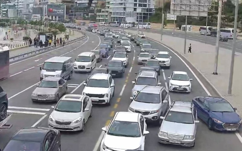 Bu yollarda tıxac var - SİYAHI