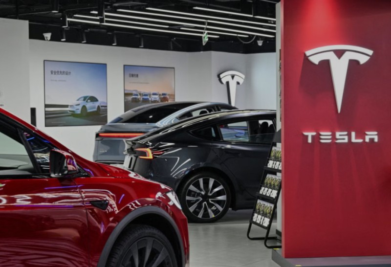 Böyük Britaniyada “Tesla” satışları yarıbayarı azalıb