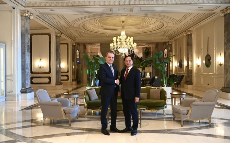 Ceyhun Bayramov vyetnamlı həmkarı ilə görüşüb