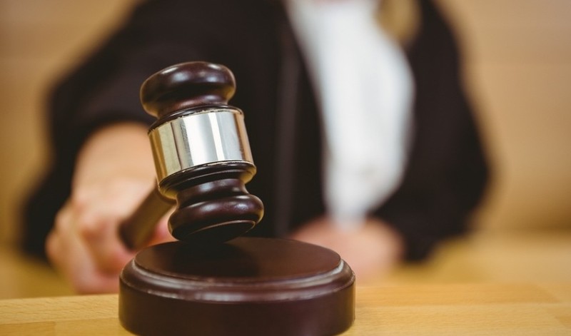 Binəqədidə polisə atəş açan şəxs hakim qarşısında – CİNAYƏT ORTAĞI ÖLDÜRÜLÜB