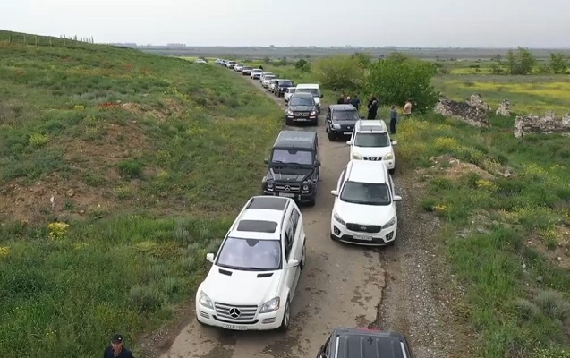 32 il sonra doğma kəndlərini ziyarət etdilər - VİDEO