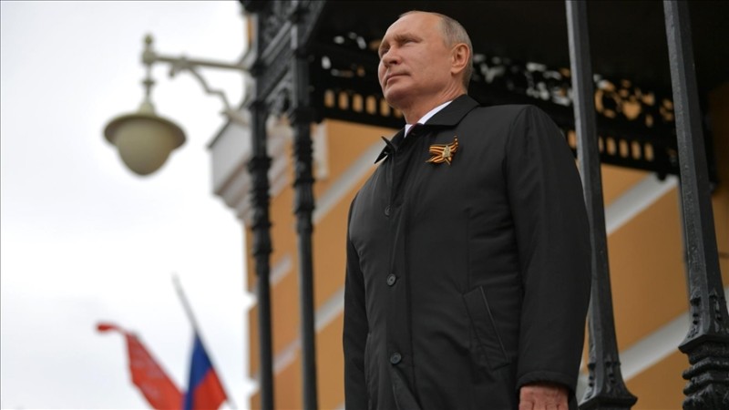 Putin sovet xalqlarının nümayəndələrini təbrik etdi