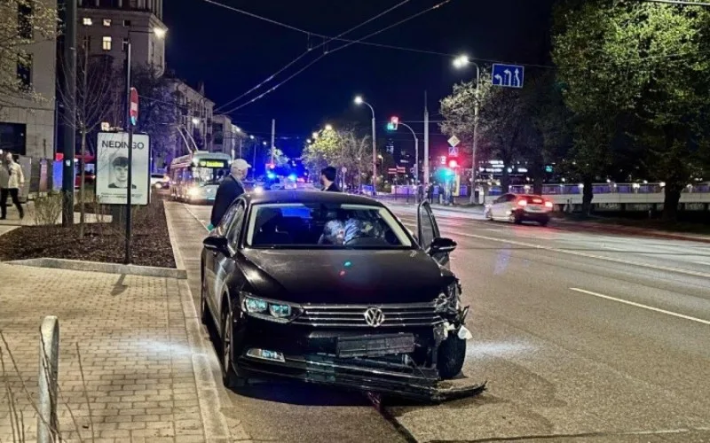 Ermənistanda nazirlik əməkdaşını avtomobillə vurdular