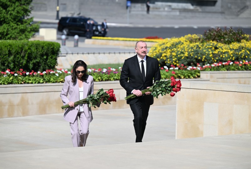 İlham Əliyev və Mehriban Əliyeva onların xatirəsini andı - FOTO - YENİLƏNİB