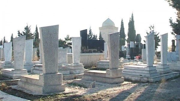 Bakıda qəbiristanlıqda QARA BAZAR: Köhnə və kimsəsiz qəbirlər dağıdılır 