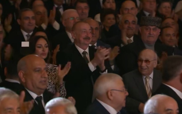 Prezident onun ifası zamanı kövrəldi - VİDEO
