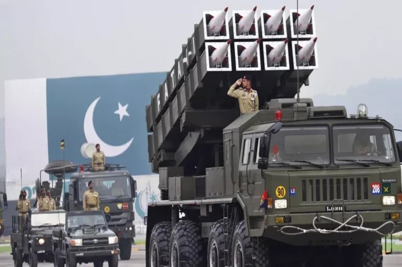 KİV: Pakistan Hindistanda bir aviabazanı sıradan çıxarıb