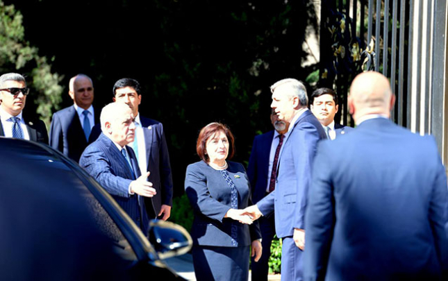 Dövlət və hökumət rəsmiləri Fəxri xiyabanı ziyarət etdilər- FOTO