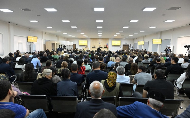 Zərərçəkmiş: Anamı kürəyimə alıb 300 metr apardım, amma qardaşımı...