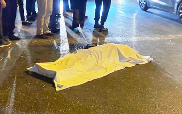 Çarəsiz qalıb özünü maşından atdı, yerindəcə öldü