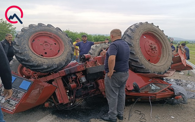 Qəzaya düşən traktor aşdı, yaralılar var - FOTOLAR