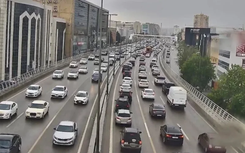 SÜRÜCÜLƏRİN NƏZƏRİNƏ: Bu yollarda tıxac var - SİYAHI