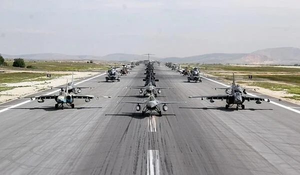 Azərbaycan təyarələri təlimdə "fil yürüşü" etdilər