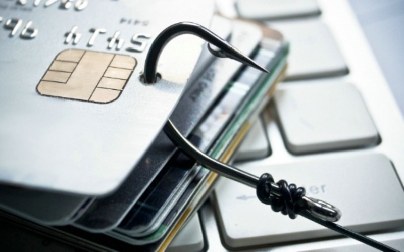 Bank kartlarından daha 20 min manat oğurlandı