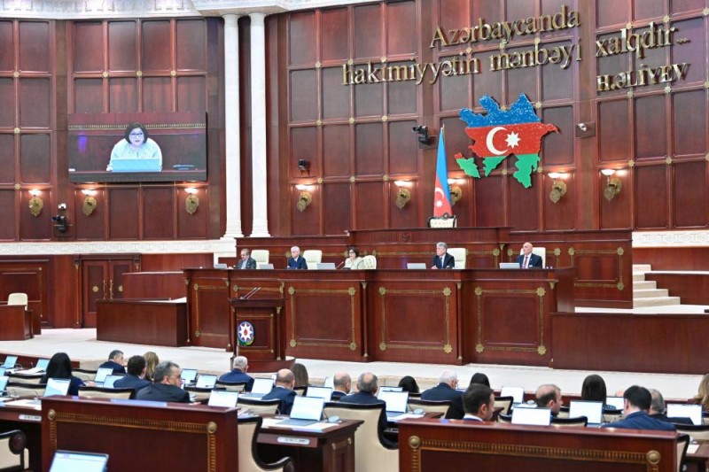 Milli Məclisin iclası başladı