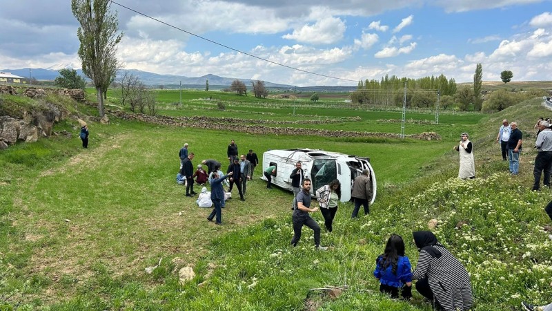 Avtobus aşdı: 15 şagird...