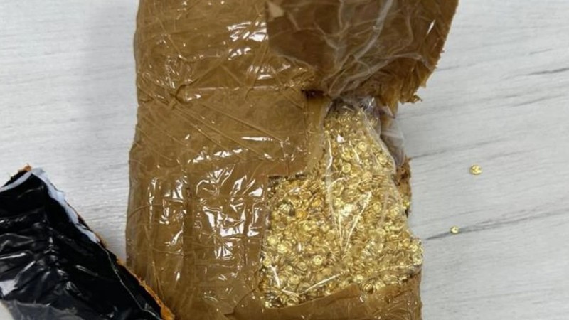 Sürücülər gövdələrinə 4,5 kiloqram qızıl gizlətdilər