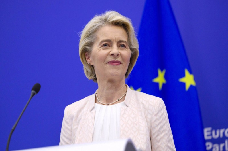 Ursula von der Leyen Ermənistan və Azərbaycan liderlərini təbrik edib
