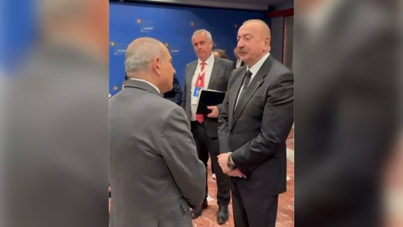 İlham Əliyevlə Nikol Paşinyanın ayaqüstü görüşü olub - VİDEO