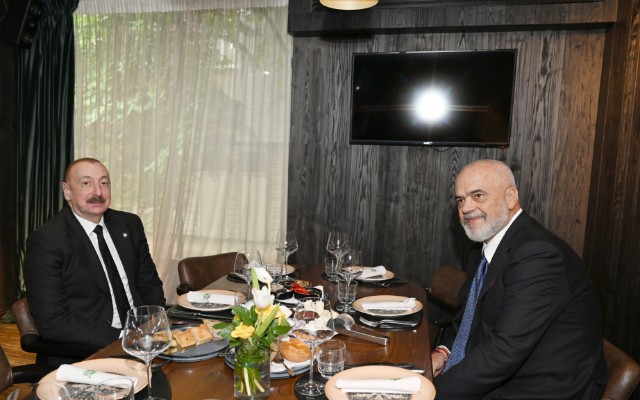 İlham Əliyev nahar əsnasında Edi Rama ilə görüşdü