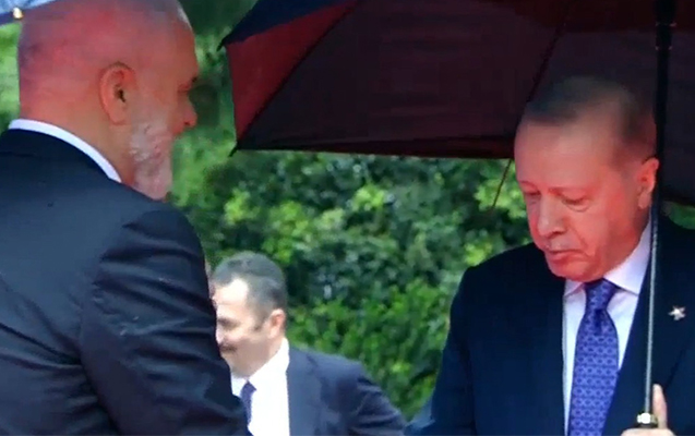 Ramanın ayaqqabısı Ərdoğanın marağına səbəb oldu - VİDEO