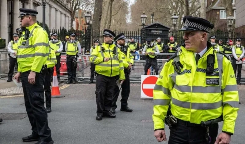 Londonda üç iranlı qanunu pozmaqda ittiham olunublar