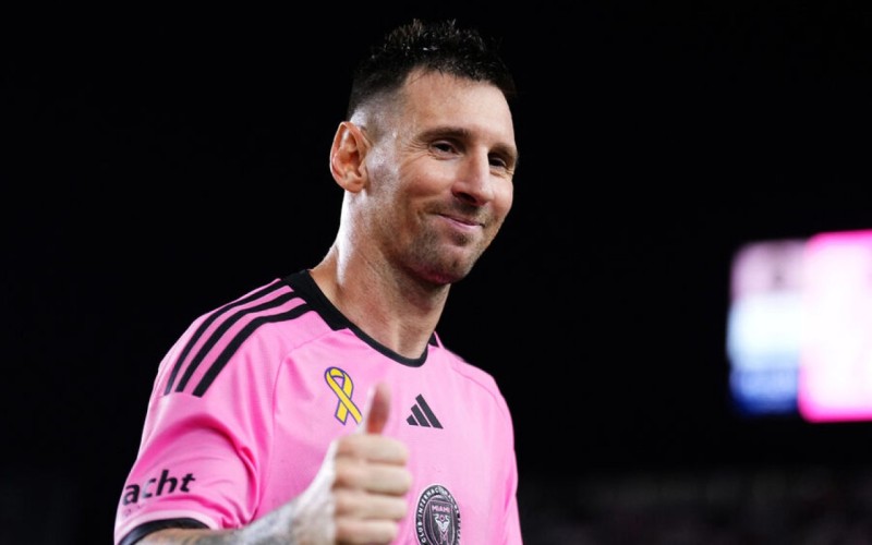 Messi tarixin ən yaxşı oyunçusu seçildi