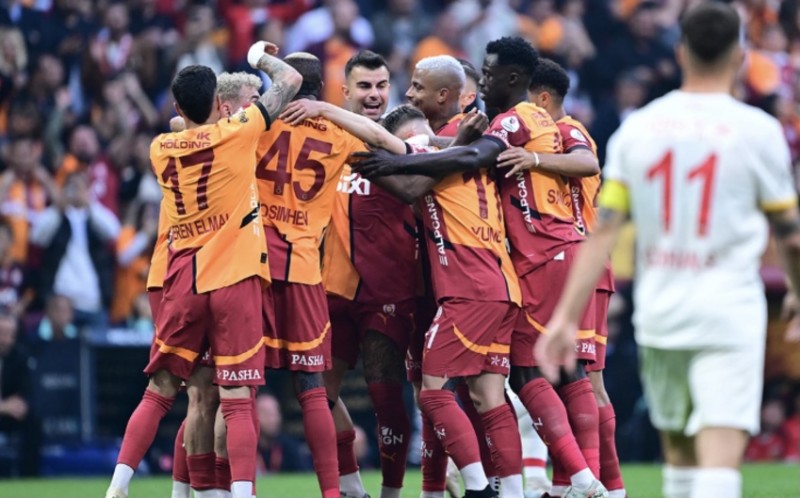 Qalatasaray 25-ci dəfə Türkiyə çempionu oldu