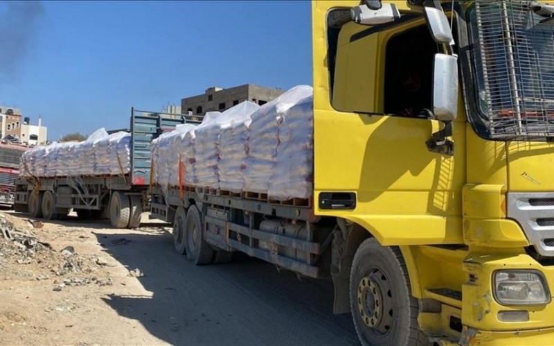 İsrail: Qəzzaya humanitar yardım daşıyan ilk beş yük maşını buraxılıb