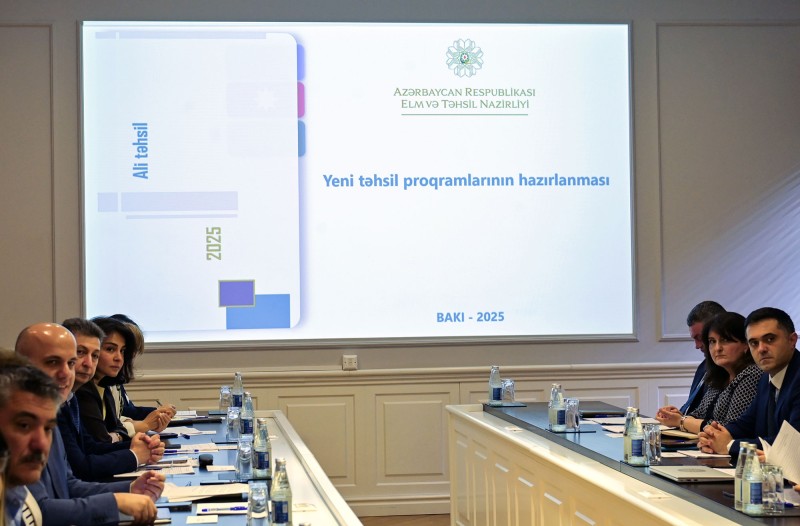 Ali təhsil proqramlarının hazırlanmas Komissiyasının növbəti iclası keçirilib