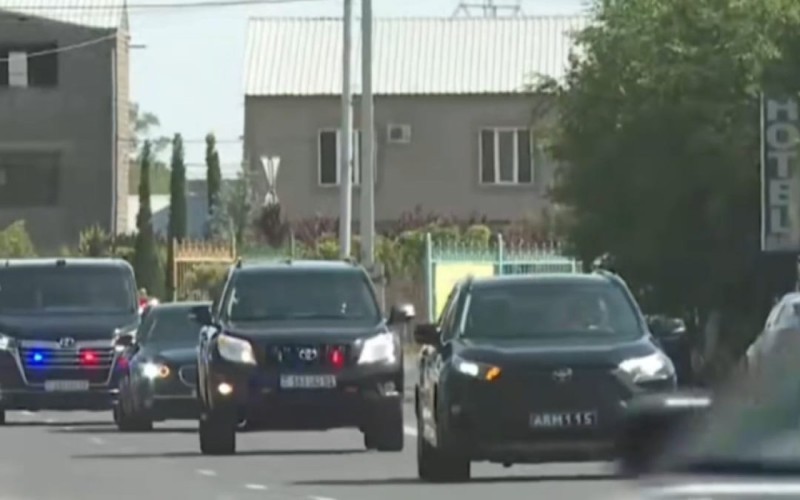 İranlı naziri Lavrovla səhv salan ermənilər anti-Rusiya plakatları açdılar - VİDEO