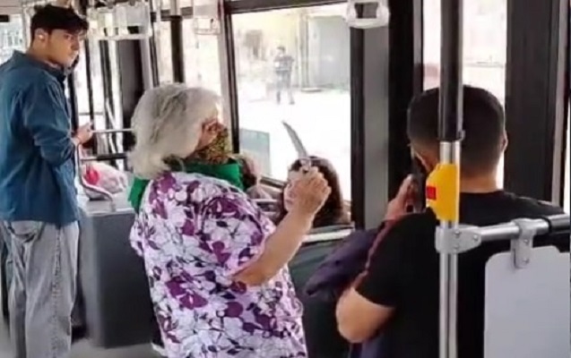 Bakıda əlibıçaqlı qadın avtobusda təşviş yaratdı - VİDEO