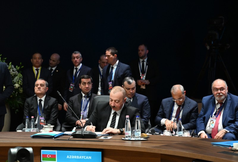 TDT Dövlət başçılarının qeyri-rəsmi Zirvə görüşündə Bəyannamə imzalanıb