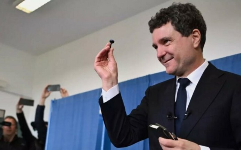 Rumıniyada Nikuşor Dan prezident seçkilərinin qalibi oldu