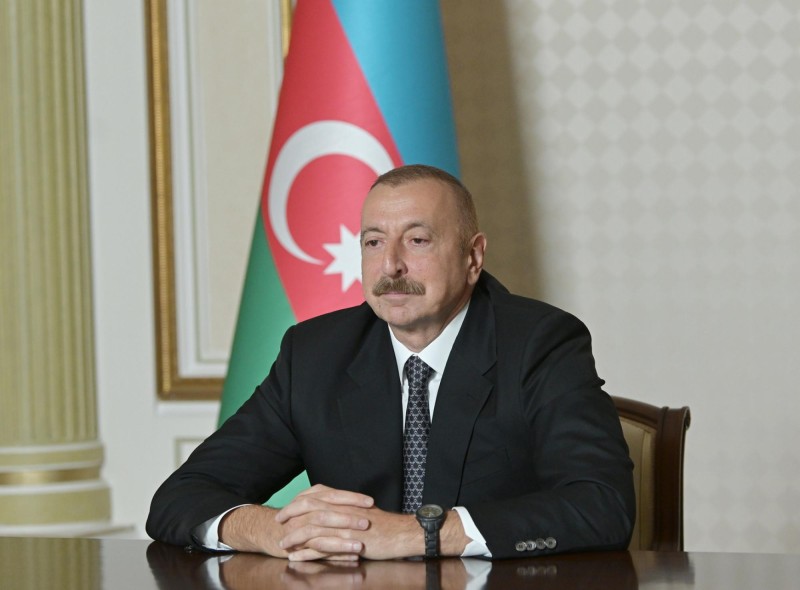 Prezident bir qrup şəxsi təltif edib